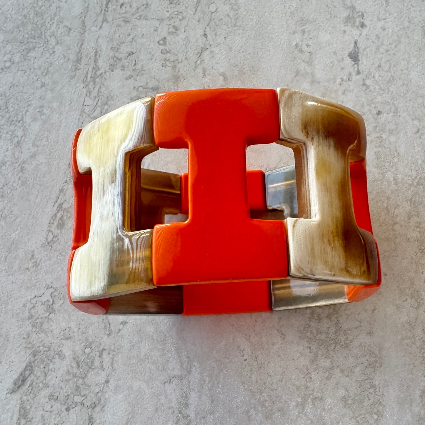 Pulsera H Naranja - Hecha en Resina