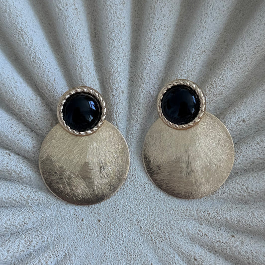 Aros Laura Negro Baño de Oro 18K y Resina Negra