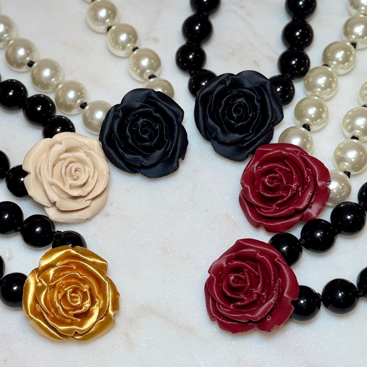 Collares Camelia de resina italiana – Trovare Chile