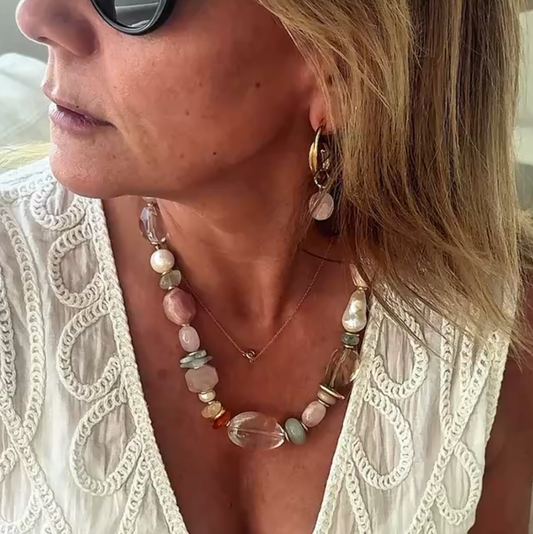 Collar con Piedras Varias y Baño de Oro 24k