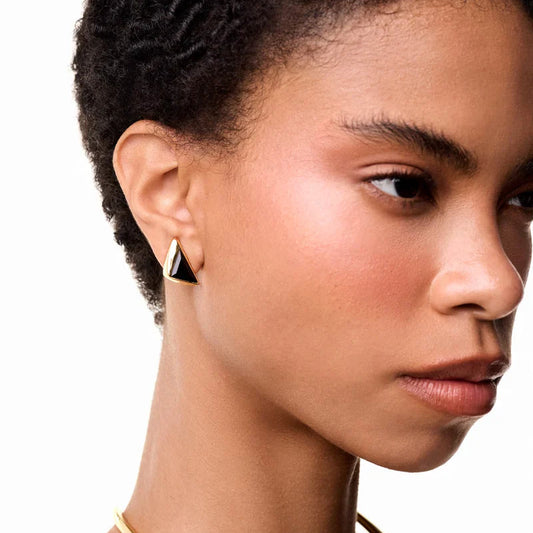 Aros Dualis dorados con ónix negro, diseño tipo botón moderno
Aros Dualis plateados con cuarzo cristal, estilo elegante y contemporáneo