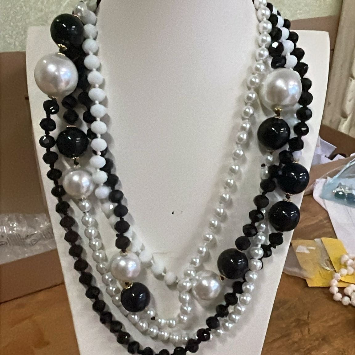 Collar Regina Perlas – Collar Artesanal Vueltas en Resina y Cristal Ultraliviana