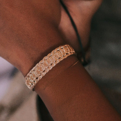 Pulsera Ayla – tejido sfifa · hecha a mano en Marruecos