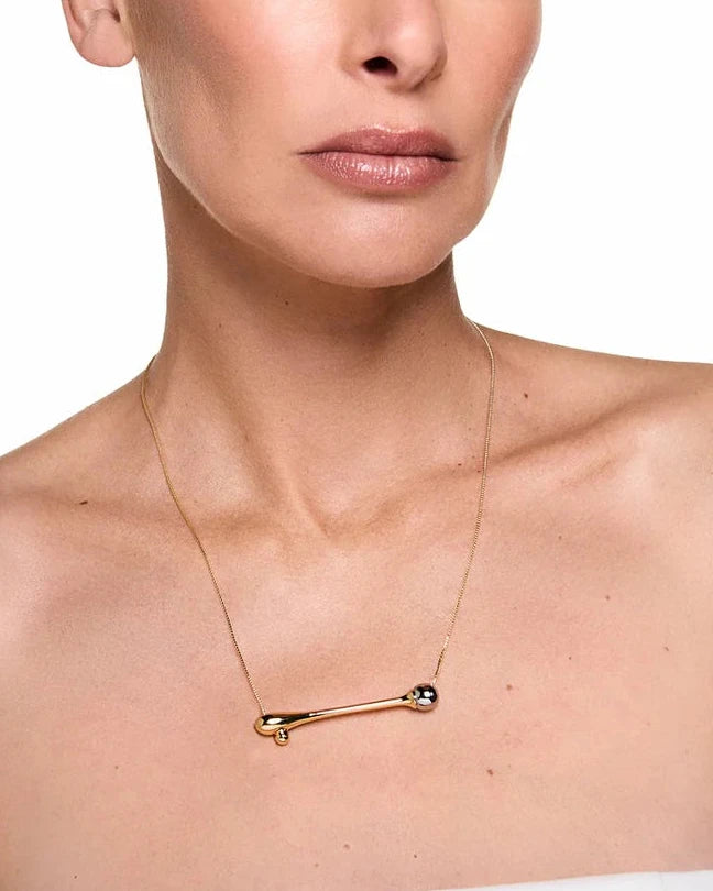 Collar Gota dorado con colgante alargado inspirado en gotas de lluvia