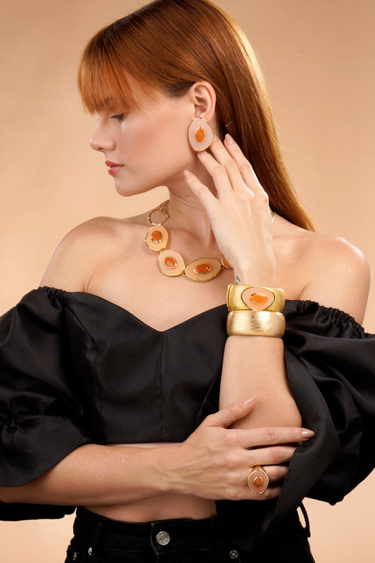 Aros Poet con Cuarzo Rosa Bañados en Oro – Aros Elegantes con Piedra Natural