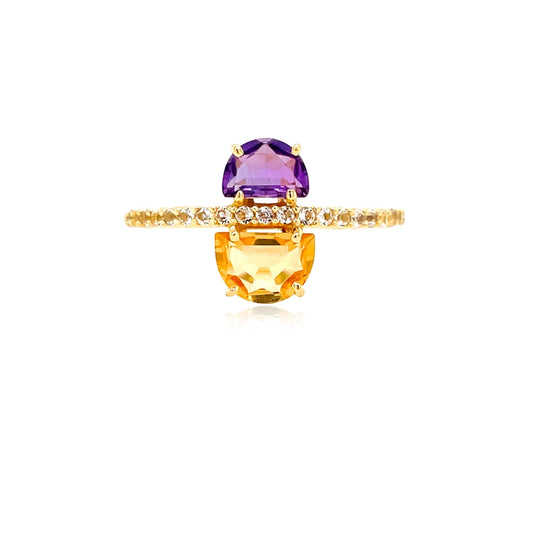 Detalle de Amethyst y Citrine half moon en anillo minimalista de la Pendulum Collection