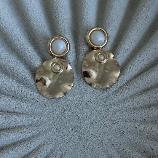 Aros Julieta Blanco Baño de Oro 18K y Resina Blanca