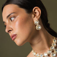 joyas de inspiración india con diseño Polki, baño de oro 18K y cristales corte diamante. Elegantes, luminosos y sofisticados, ideales para destacar en cada ocasión.