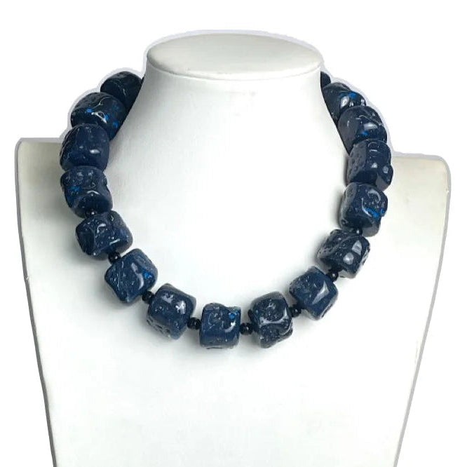 Collar de resina con bloques estilo mineral hecho a mano