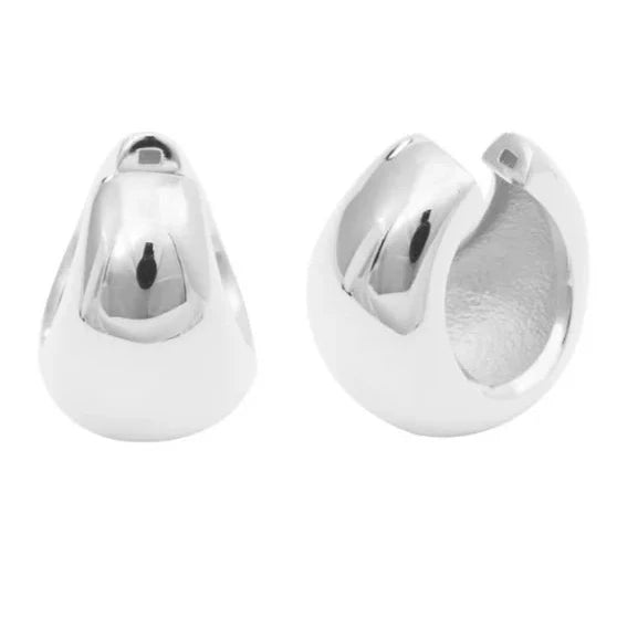 Detalle del piercing Clarear plateado con diseño fino – Anna Prata | Trovare Chile