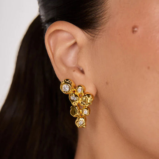 aros elegantes con zirconia diseño moderno organico mujer