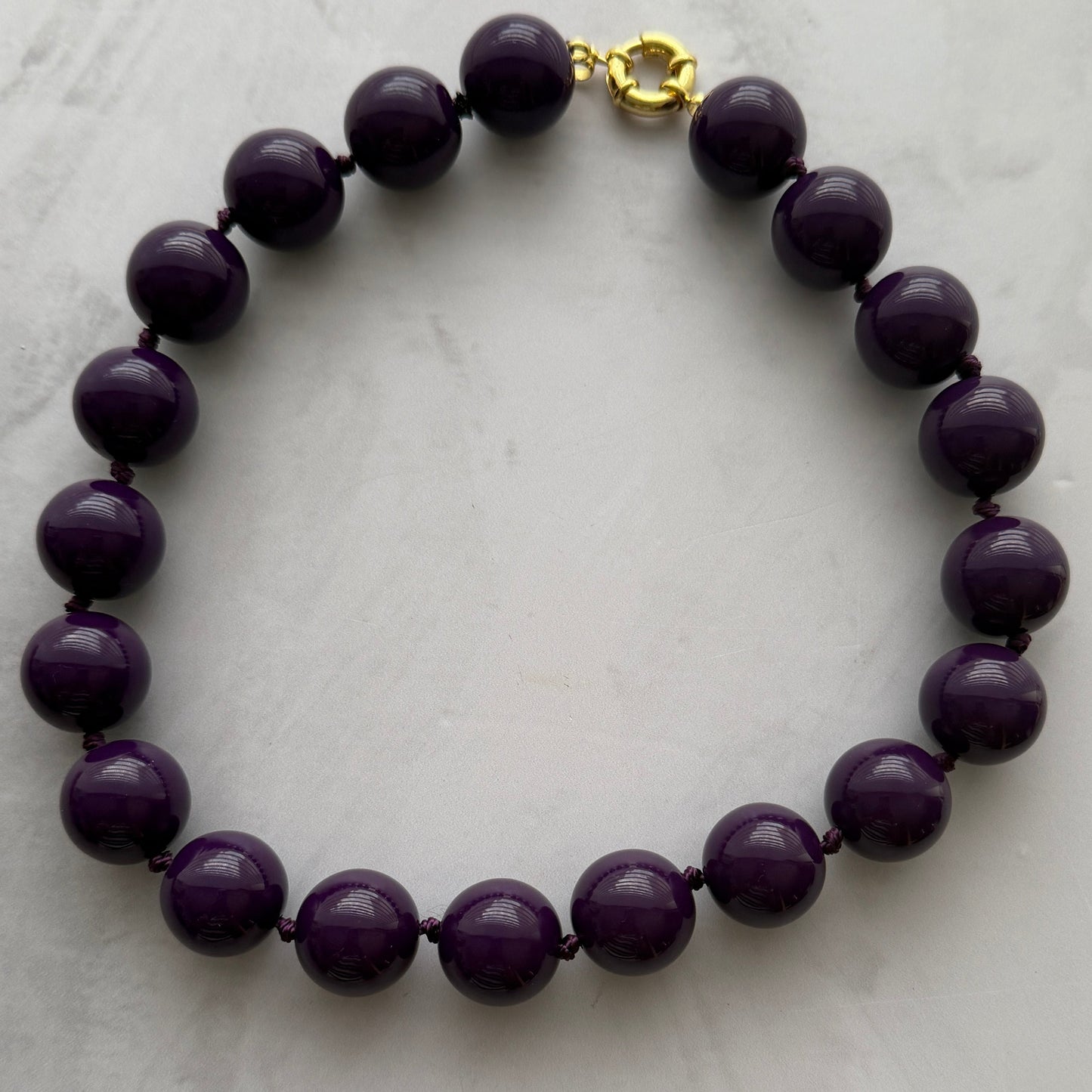 Collar Esfera Resina Morado - Hecho en Italia