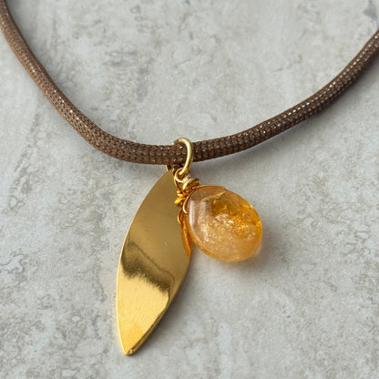 Collar con Citrino y Hoja 24k