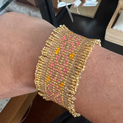 Pulsera Miyuki Cerise Graden & Gold – Hecha a mano, baño de oro, diseño geométrico elegante