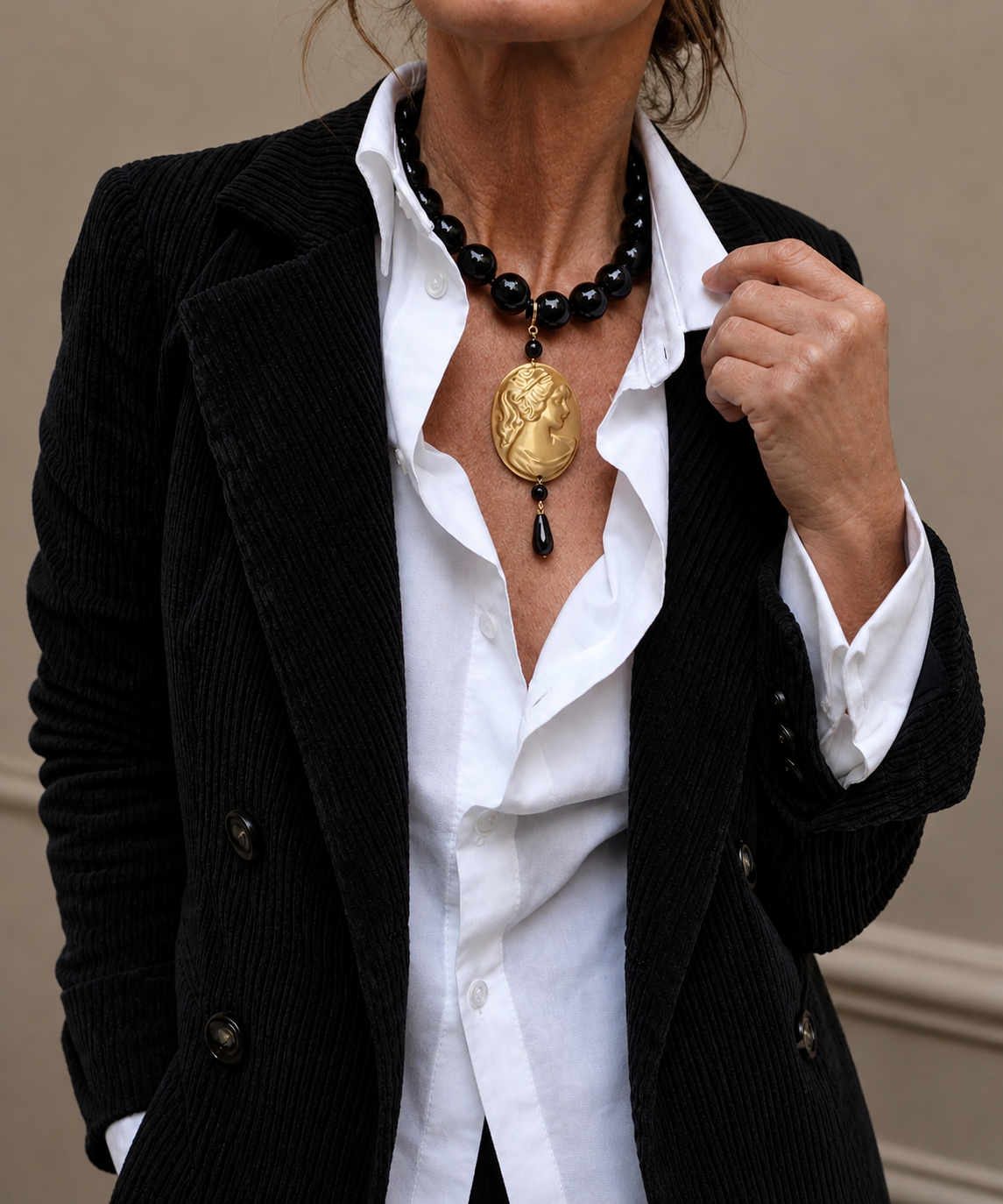 Dije Cameo Italiano Dorado – Collar Elegante Mujer