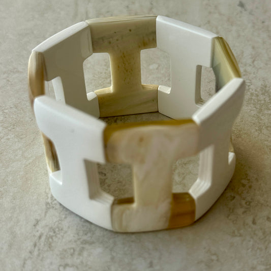 Pulsera H Blanca - Hecha en Resina