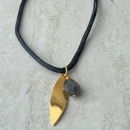 Collar Labradorita con Hoja 24k