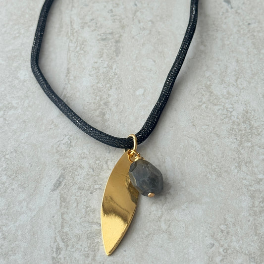 Collar Labradorita con Hoja 24k
