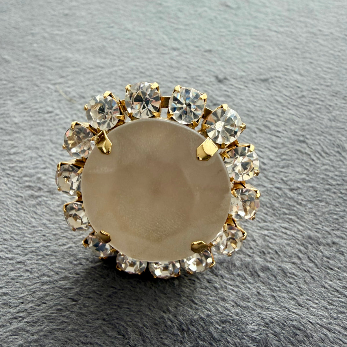 Anillo blanco con cristales – vista adicional