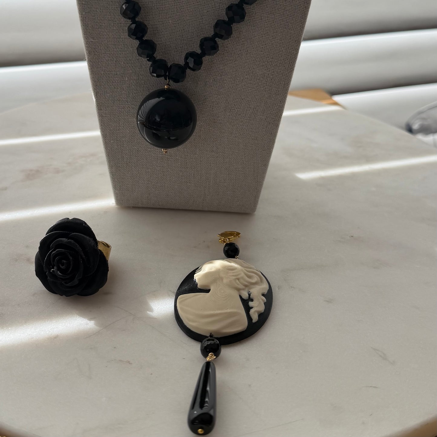 Dije Cameo Italiano Blanco Negro – Collar Elegante Mujer