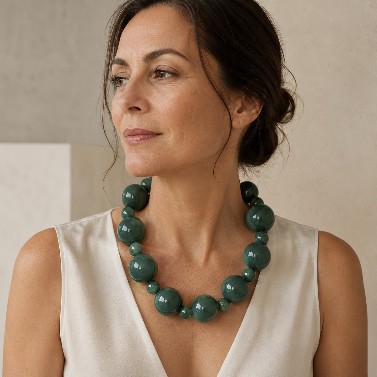 Collar Alternata de esferas de resina italiana, hecho a mano en Italia, vista adicional