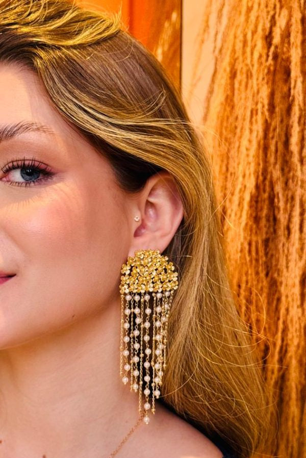 Aros Half-Moon Bouquet dorados con perlas colgantes de 4.33 cm