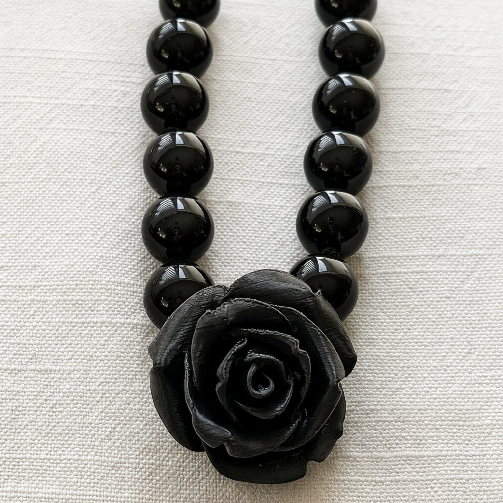 Collar Camelia negro total – vista 4 – Trovare Chile