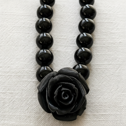 Collar Camelia negro total – vista 4 – Trovare Chile