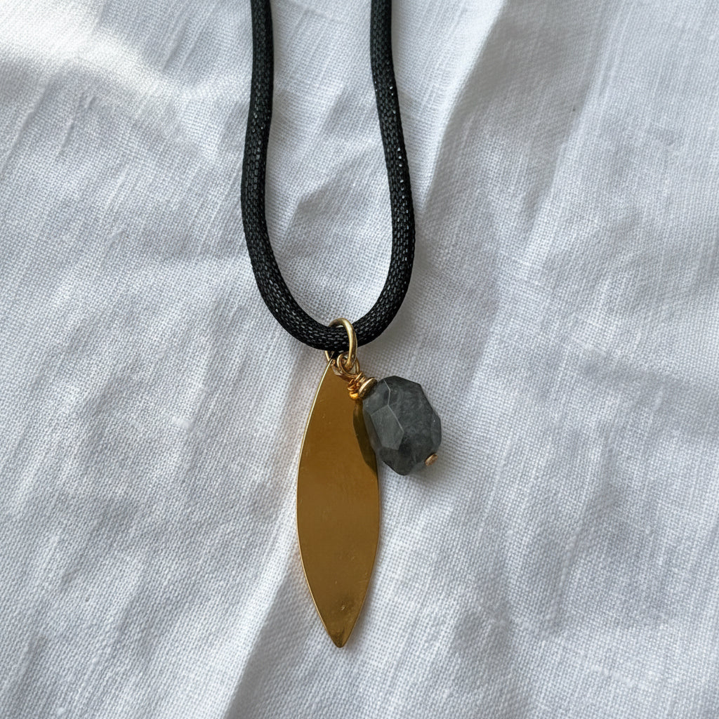 Collar labradorita baño de oro – vista 4 – Trovare Chile