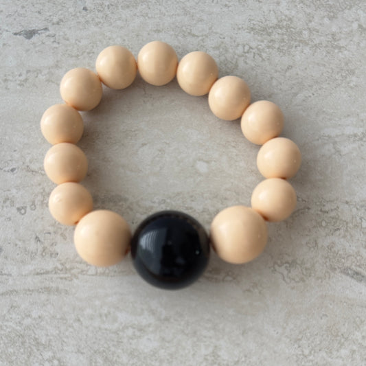 Pulsera Beige Esfera Negra - Resina Italia