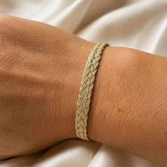 Pulsera Zyn Gold Silver sfifa plana en muñeca – Trovare Chile