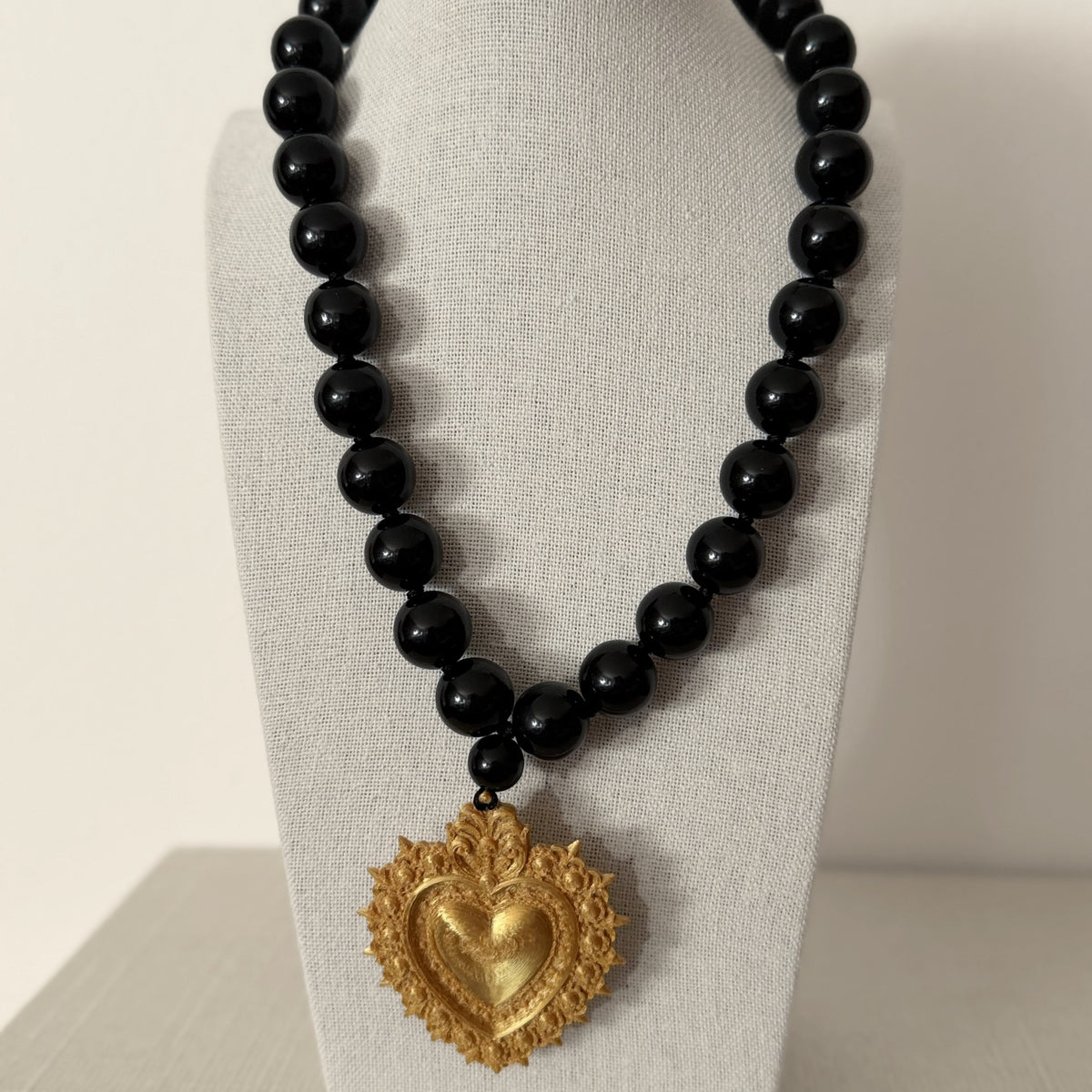 Collar Cuore de resina – detalle – Trovare Chile