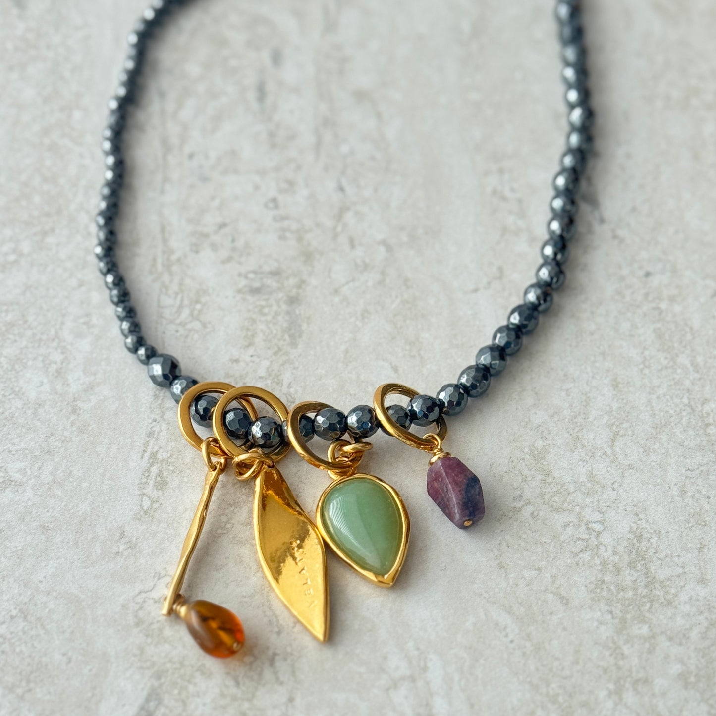 Collar Corto Gemas Naturales 24k