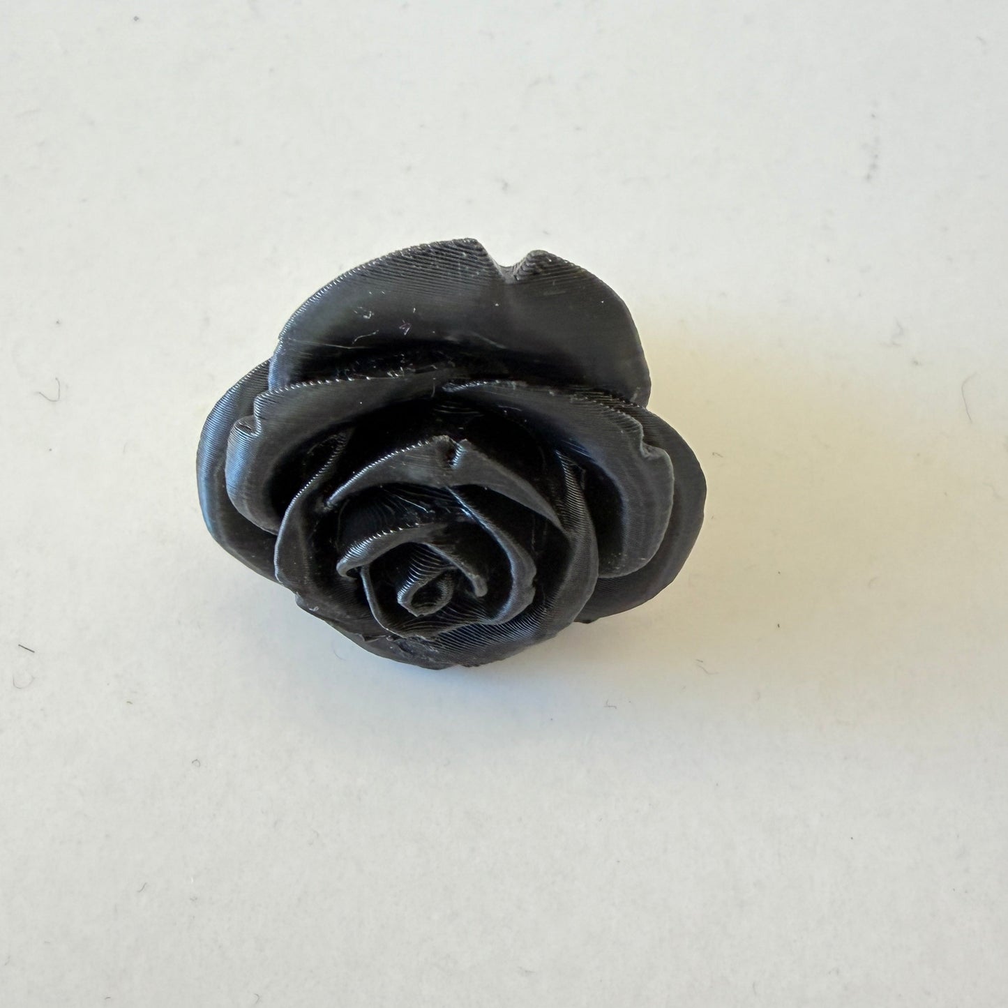 Anillo Camelia Negro | Anillo Ajustable con Flor de Resina