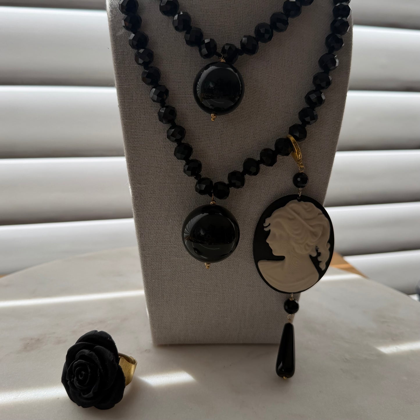 Dije Cameo Italiano Blanco Negro – Collar Elegante Mujer