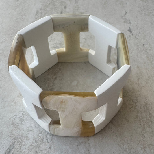 Pulsera H Blanca - Hecha en Resina