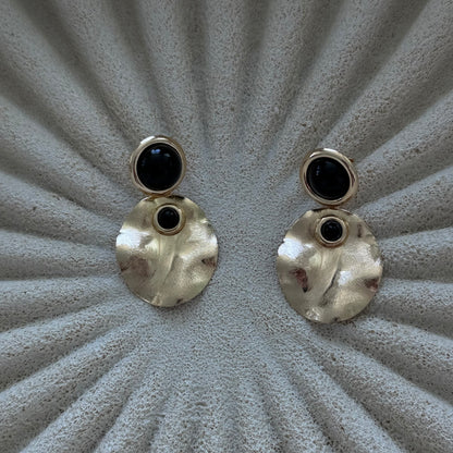 Aros Julieta Negro Baño de Oro 18K y Resina Negra