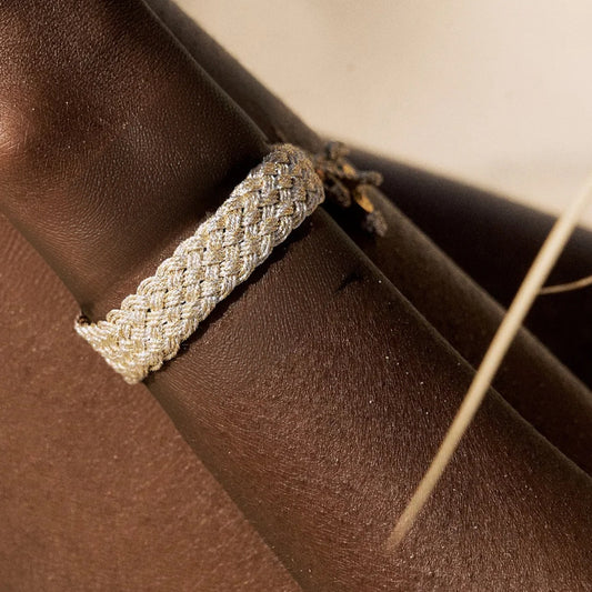 Pulsera Elya – trenza de hilos dorados · hecha a mano en Marruecos