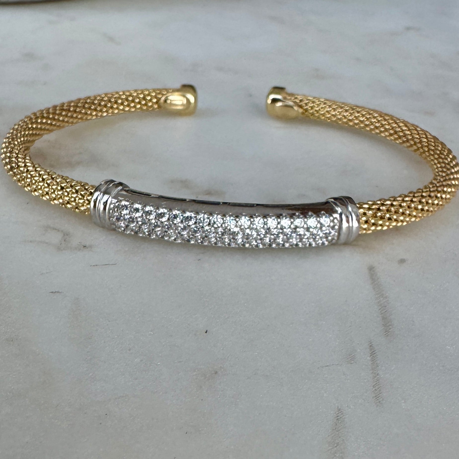 Brazalete o pulsera hecha en Italia plata 925 baño de oro y circones cúbicos oro vermeil 
