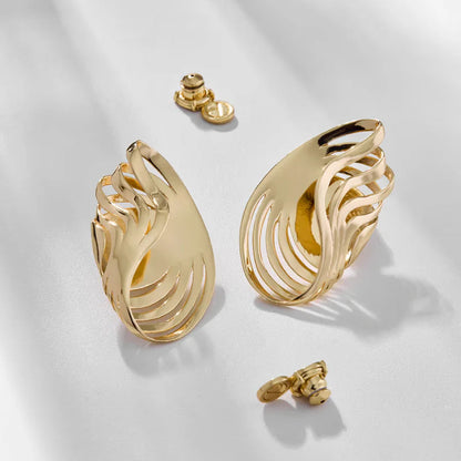 Aros Rastro bañados en oro y plata, diseño escultórico y fluido – Trovare Chile
