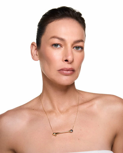 Collar Gota dorado con colgante alargado inspirado en gotas de lluvia