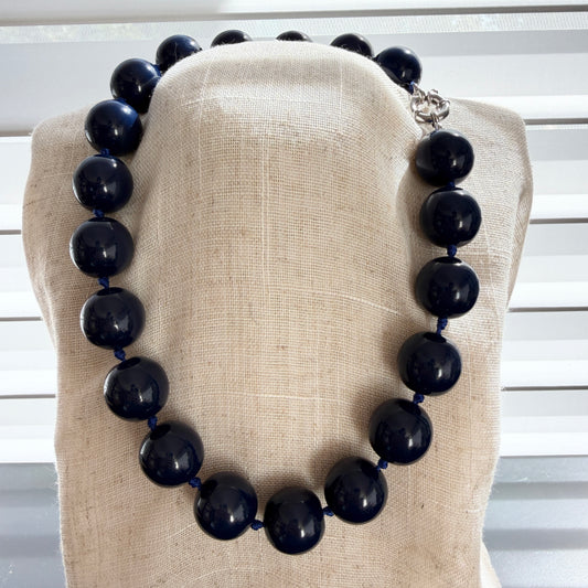 Collar resina esferas hecho en Italia color azul denim 