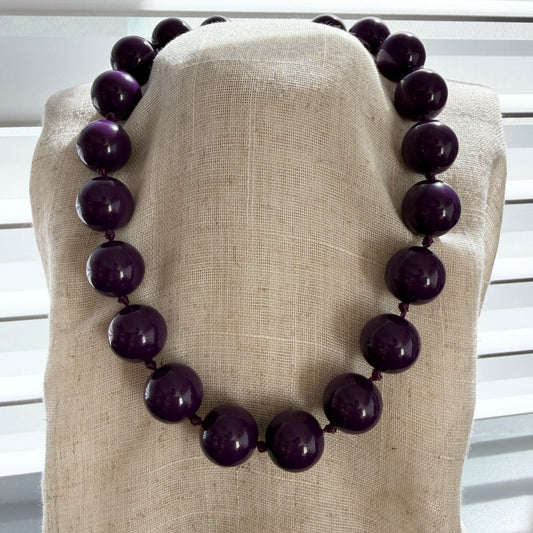 Collar italiano violeta oscuro resina 