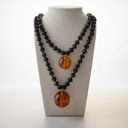 Collana Sfera – Collar Artesanal de Cristal y Resina Negro Ambar