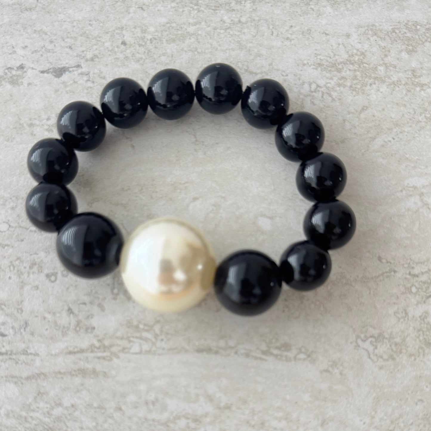 Pulsera Negra Esfera Perla - Resina Italia