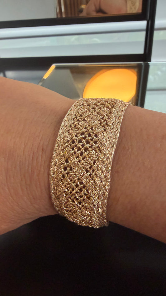 Pulsera Nawra Rose Gold calado marroquí en muñeca – Trovare Chile