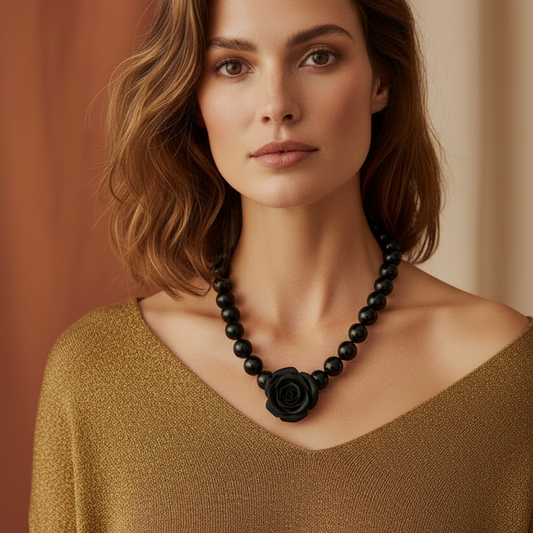Collar Camelia negro total – vista 2 – Trovare Chile