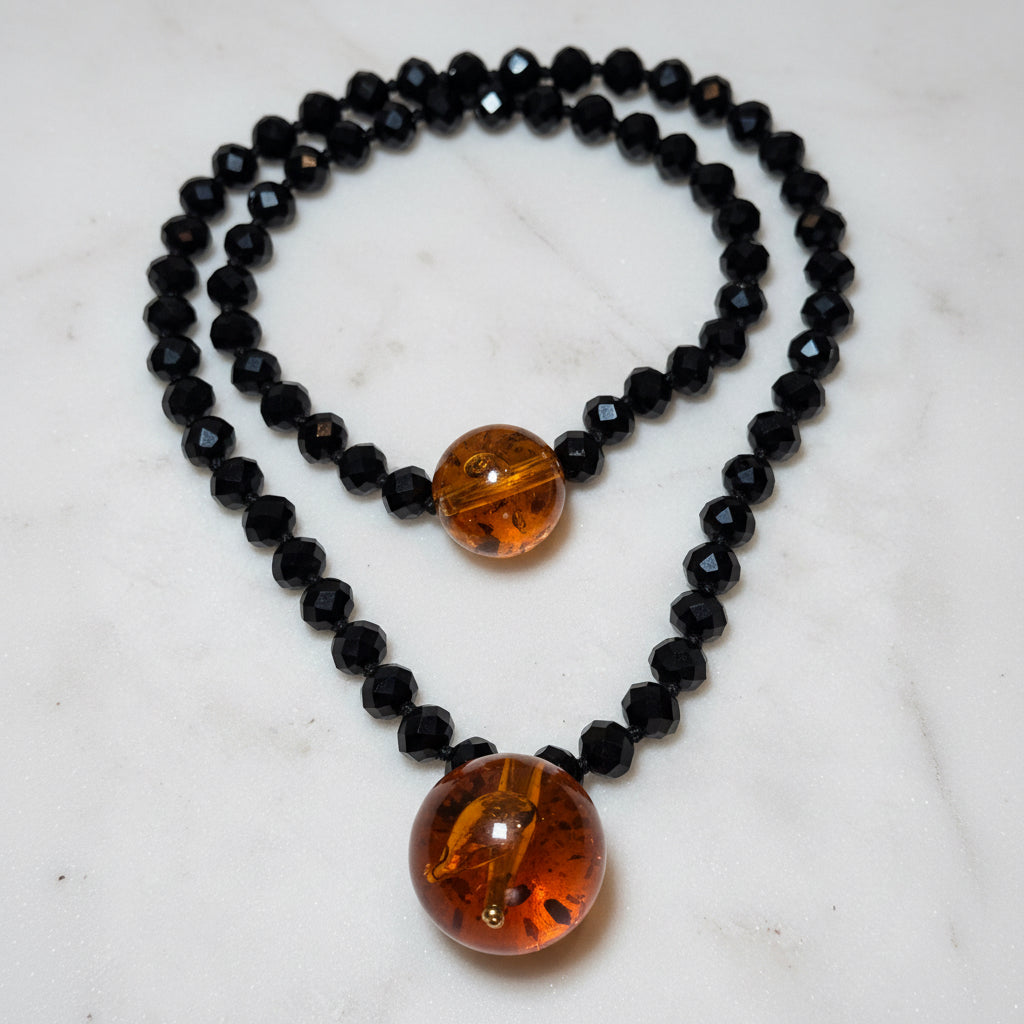 Collana Sfera – Collar Artesanal de Cristal y Resina Negro Ambar