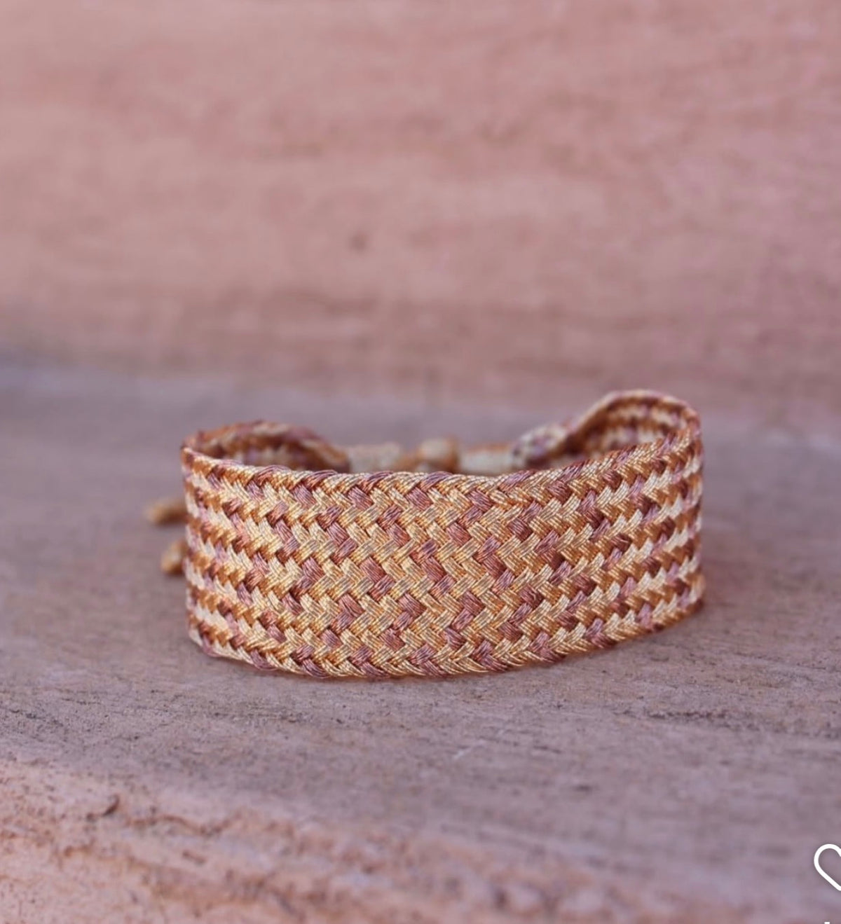 Pulsera Maxi Ania Nº2 Peach Copper en muñeca – Trovare Chile