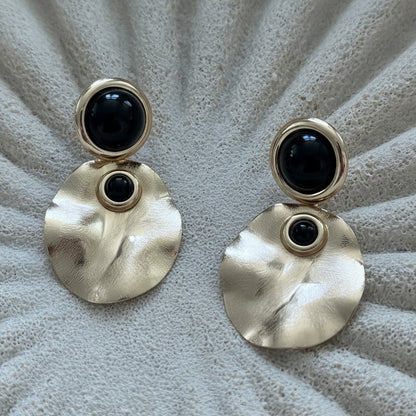 Aros Julieta Negro Baño de Oro 18K y Resina Negra